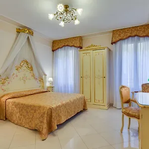 At Leonard Hotel Venezia